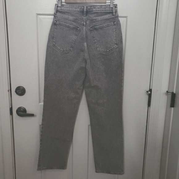 Abercrombie & Fitch - Picture 4 of 9